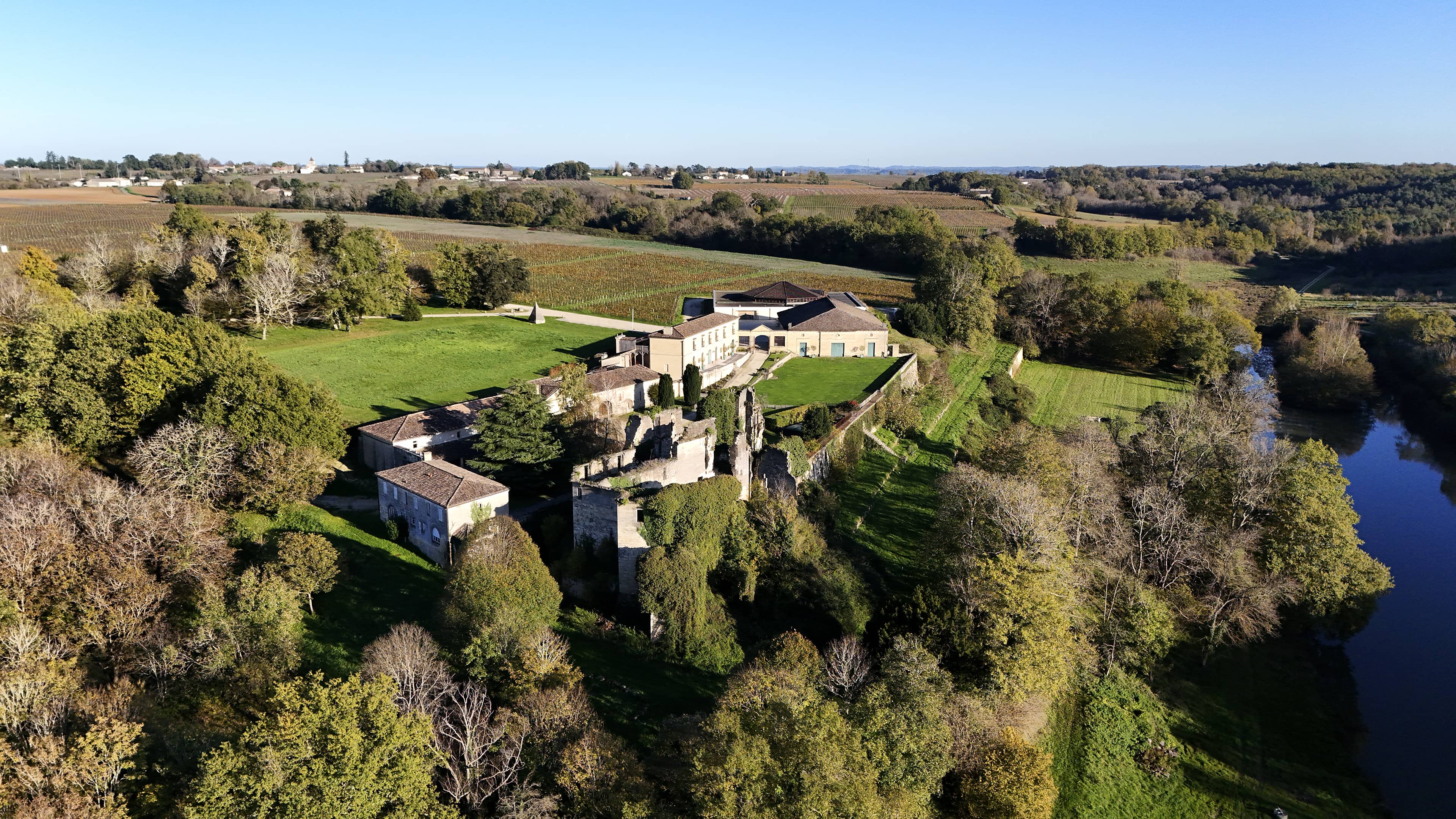 CHATEAU D AIGUILHE EN DRONE